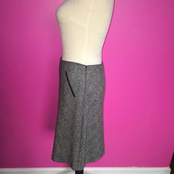Banana Republic Ladies Wool A-Line Skirt (Size 4) - Picture 3 of 9